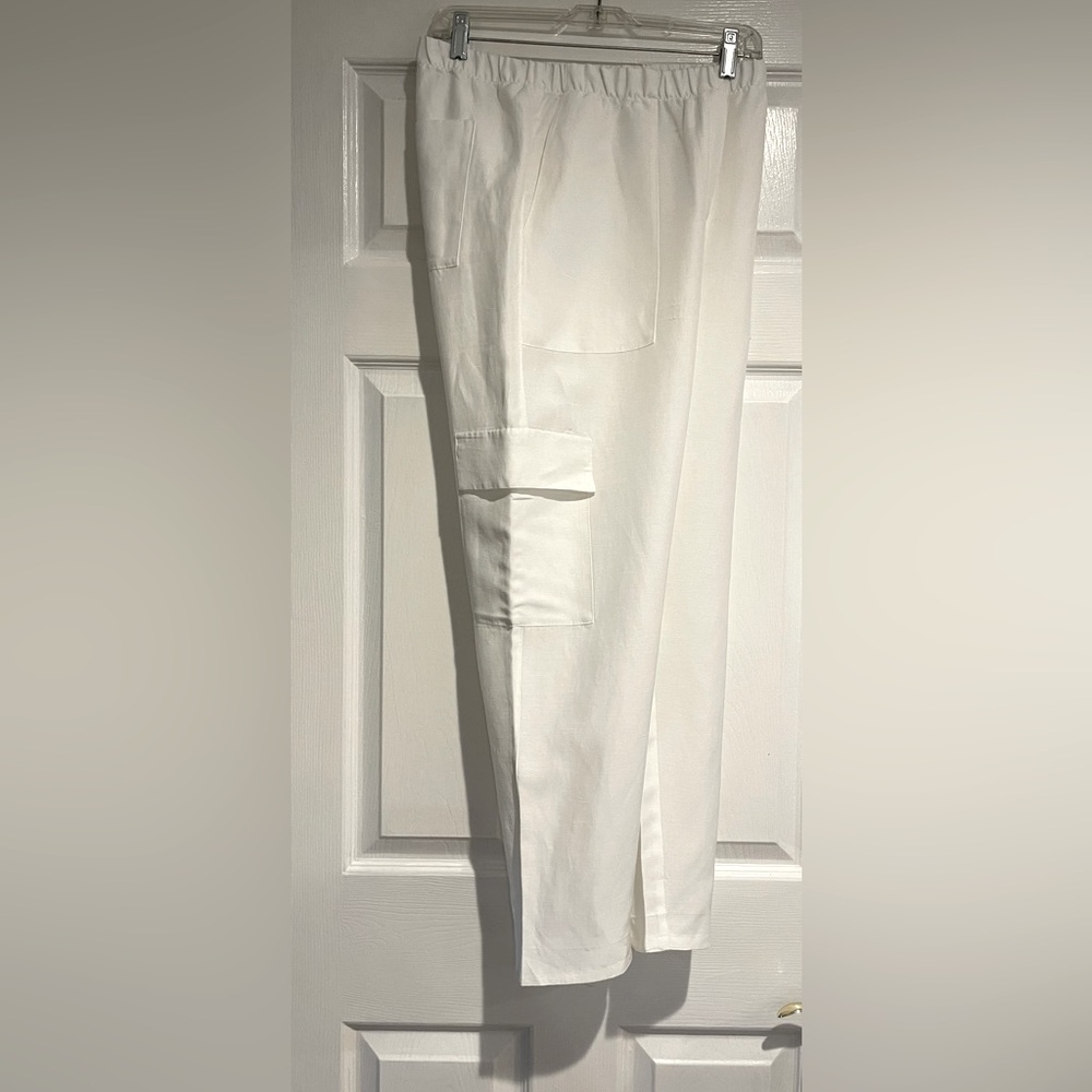 Aritzia Babaton Titan White Linen Cargo pants Sz 10 worn one time & dry cleaned